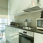 Nasma Luxury Stays - White Haven Studio With Charming Cityscape Views